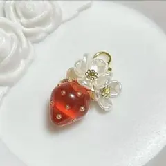 【0012】いちご フラワービーズ チャーム