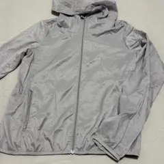 ユニクロ グレー フード付き ウィンドブレーカー スポーツ Mサイズ