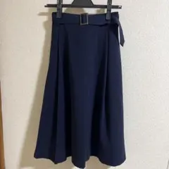 ネイビー フレアスカート ベルト付き　ひざ丈スカート　ハニーズ