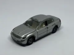 トミカ No.8 日産 スカイライン（V35型・シルバー）