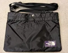 THE NORTH FACE ブラック サコッシュ　パープルレーベル