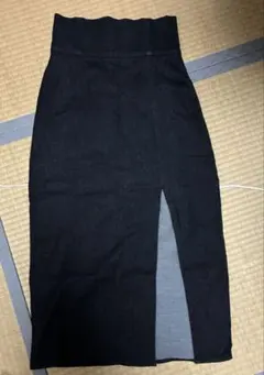 ブラック　スリット入りデニムロングスカート（フリーサイズ）