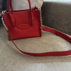 TOD'S レッド ショルダーバッグ（美品）のサムネイル