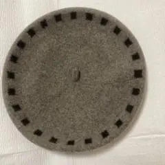 グレー ベレー帽 中央突起 黒い模様