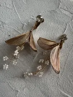 花びらデザイン ゴールド系 イヤリング　ブライダル