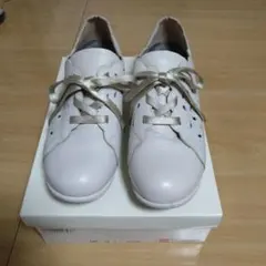 Miss Kyouko 23.5cm4E パンチングスニーカーアイボリーのサムネイル