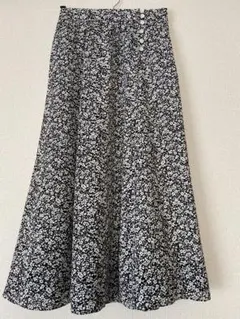 JUSGLITTY 小花柄　ロングフレアスカートのサムネイル