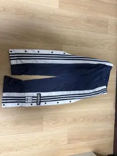 adidas トラックパンツ スナップボタン ネイビーのサムネイル