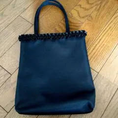 フリル付き黒フォーマルバッグ