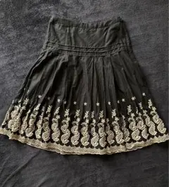 刺繍膝丈フレアスカート フォーマルにも