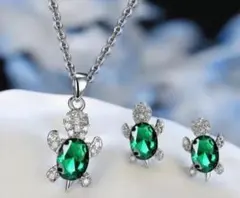 ぶ*こ様 カメデザイン ネックレスとピアスセット