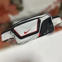 NIKE ナイキ　ショルダーバック　y2k テック　白　赤　エナメル