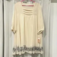 クリーム色 花柄刺繍 五分袖チュニック