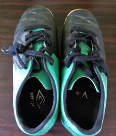 Umbro フットサルシューズ ブラック/グリーン　23.5cm