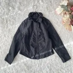 GRAY NOTE ドット柄　長袖シャツ（M）黒系　立ち襟　ギャザーのサムネイル