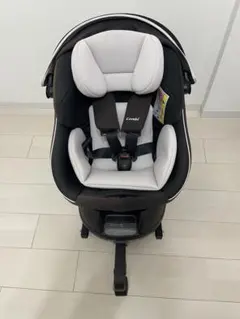 Combi 車用チャイルドシート ブラック・ホワイト