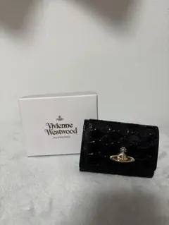 【内側に素敵な柄♡新作】Vivienne Westwood 折財布 エナメル 黒 Vivienne Westwood（財布）のフリマアイテム一覧