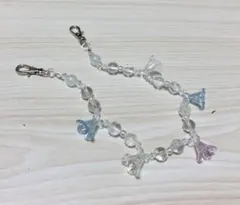 ハンドメイド　スマホ用ハンドストラップ　白　青　ユリ