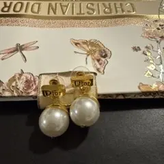 ロゴマーク　ゴールド パール ピアス