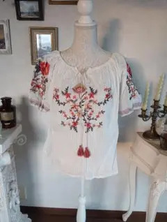 花柄刺繍チュニックブラウス