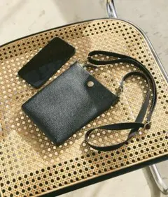 BreathTOPKAPI 美品 ネオレザー サコッシュ 黒 スマホ ショルダー