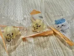匿名配送　ちいかわ　インテリアミニフィギュア　寝そべり　うさぎx2、ハチワレ