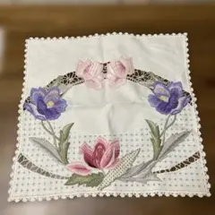 お値引き　戸塚刺繍作品　花柄テーブルセンター　ハンドメイド　130✖️20 お値引き 戸塚刺繍作品 花柄テーブルセンター ハンドメイド 130