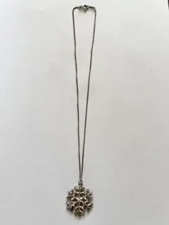 スノーフレークモチーフ ネックレス シルバーカラー