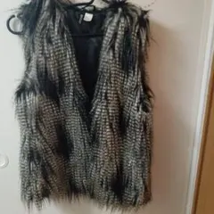 H&M Divided ノースリーブファーベスト EUR 40