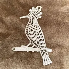 白色の鳥のレース刺繍