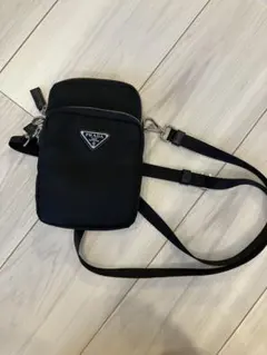 PRADA】スマホショルダー トライアングルロゴ ブラック - メルカリ