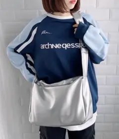 【2/8まで】アジャスター付きフェイクレザースクエアショルダーバッグ　シルバー