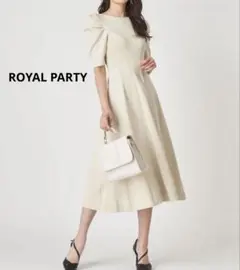 大人気❇️ロイヤルパーティー パワショルニットフレアワンピース ベージュ