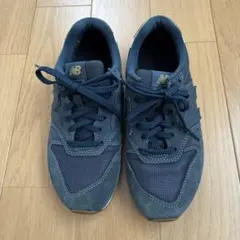 ニューバランス　スニーカー　紺色　レディース　23.5㎝