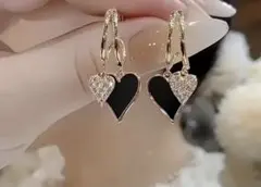 ハート型ピアス 黒とゴールド