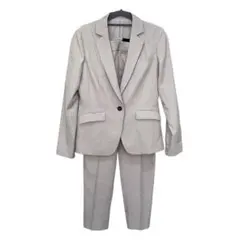 ベージュ セットアップ ジャケットとパンツ