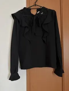 地雷系 量産系 フリルリボン付き黒長袖ブラウス