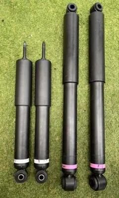 純正ショック　ハイエーススパロン　TRH226新車外し取り外し品 純正ショック ハイエーススパロン TRH226新車外し取り外し品