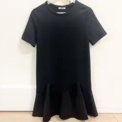 Zara ポンチ素材 半袖フリルワンピース ブラック