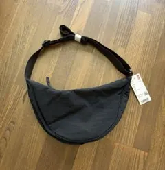 新品　UNIQLO ラウンドミニショルダーバッグのサムネイル