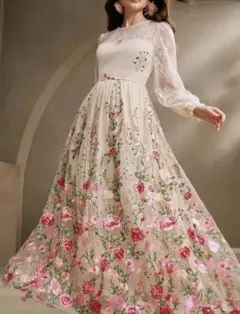 【新品未使用】長袖ロングドレス★刺繍 花 レース アイボリー ゴージャス 結婚