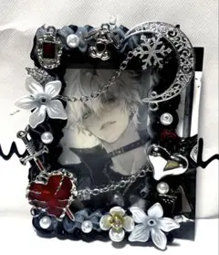 トレカデコ黒グレーホイップデコ硬質ケースデコ　月剣ハート花y2k推し活