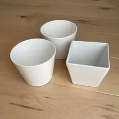 Clay カラーベース　スクエア、ラウンド　白い陶器の花器 3個セット