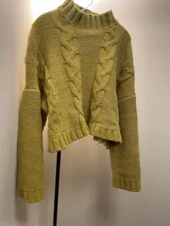 クロップドニット　短丈ニット　ケーブルニット　イエロー