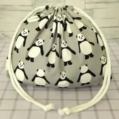 パンダがらの巾着袋　ハンドメイド　ランチバッグ　給食袋のサムネイル