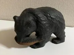 木製クマの置物 魚を持つ彫刻 - メルカリ