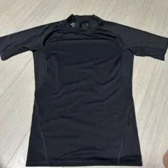 アンダーアーマー　黒コンプレッションシャツＭＤ