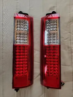 UDトラックス UDクオン 純正 ボルボテール左右セット新車外し - メルカリ
