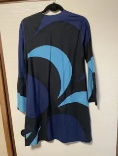 新品未使用　marimekko 青い模様 長袖ワンピース