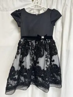 黒いレース装飾フォーマルワンピース